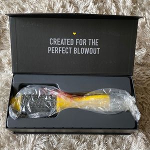 The double shot blow-Dryer brush drybar